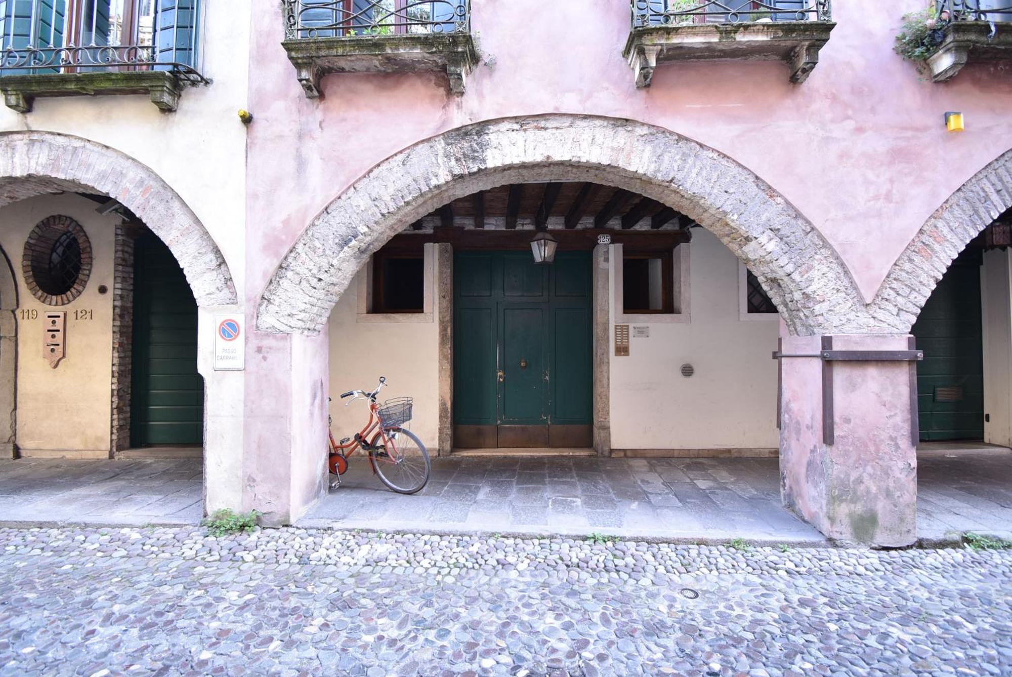 Welc-Om Savonarola Open Space Padova Esterno foto